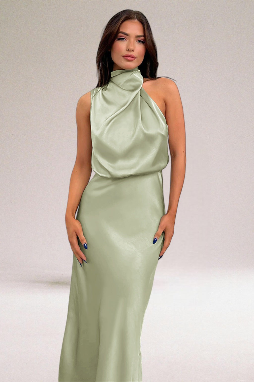 Roupa feminina moda festa: vestido halter versátil para uma noite especial, cores vibrantes e moderno.