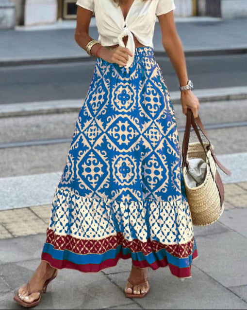 Saia feminina estampada boho maxi com cores vibrantes e fluidez, ideal para um visual descontraído de verão.