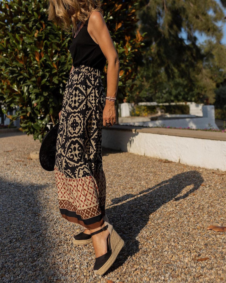 Saia feminina casual maxi boho para o verão, fluida e confortável, com estampa vibrante. Roupa feminina ideal.