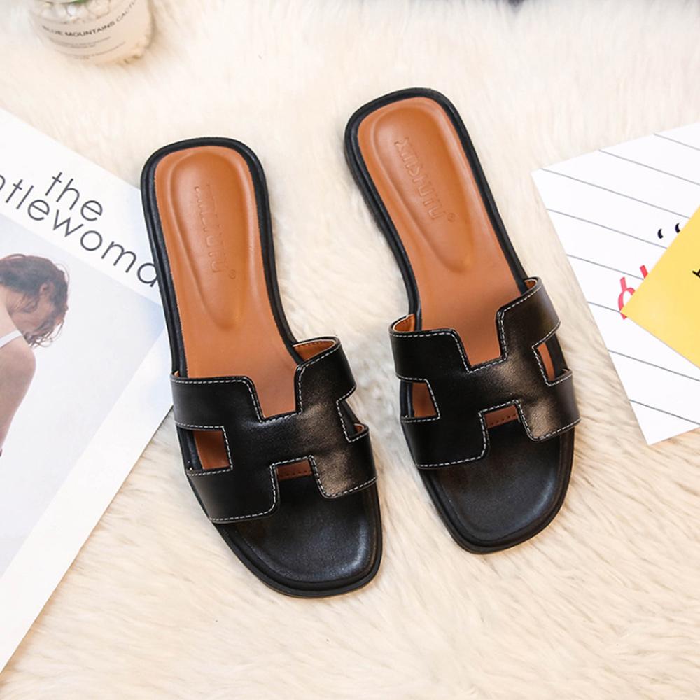 Sandálias de couro para mulher com design moderno, correia H, tacão baixo, perfeitas para um look elegante de verão.