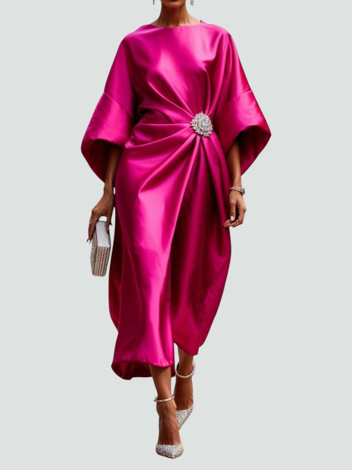 Vestido maxi feminino com mangas midi e decote canoa, ideal para casamento, festa e eventos de gala. Elegância pura.