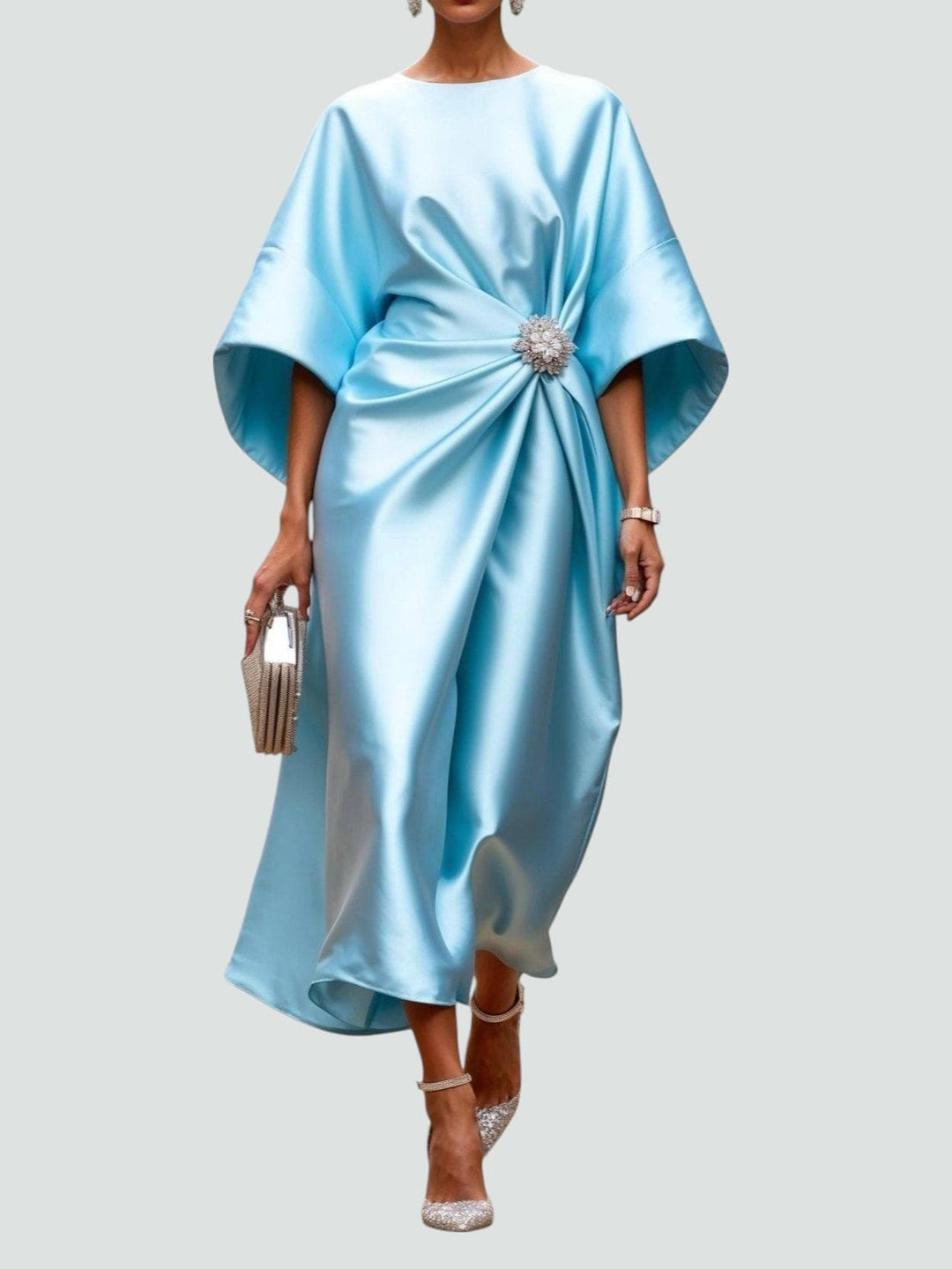 Vestido longo feminino para festa e gala, com mangas midi e decote canoa. Moda elegante para eventos especiais.