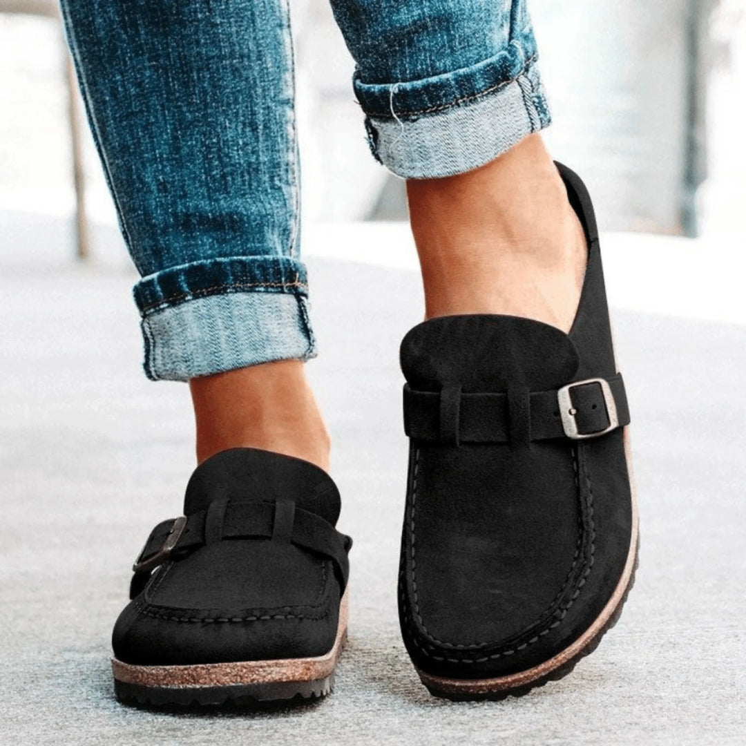 Sandália ortopédica feminina com espuma memória para conforto diário, perfeita para caminhada e suporte plantar.