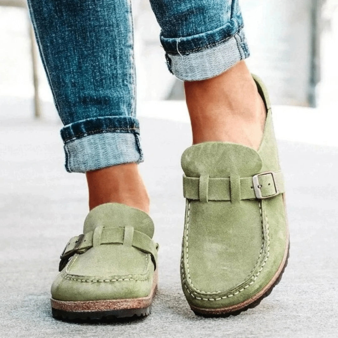 Sandália feminina ortopédica com suporte plantar e espuma memória, excelente para caminhada e conforto casual.