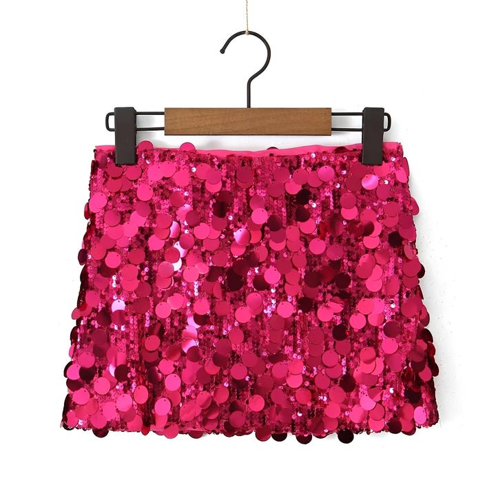 Mini saia feminina com lantejoulas brilhantes, ideal para um visual de festa moderno e cheio de estilo.