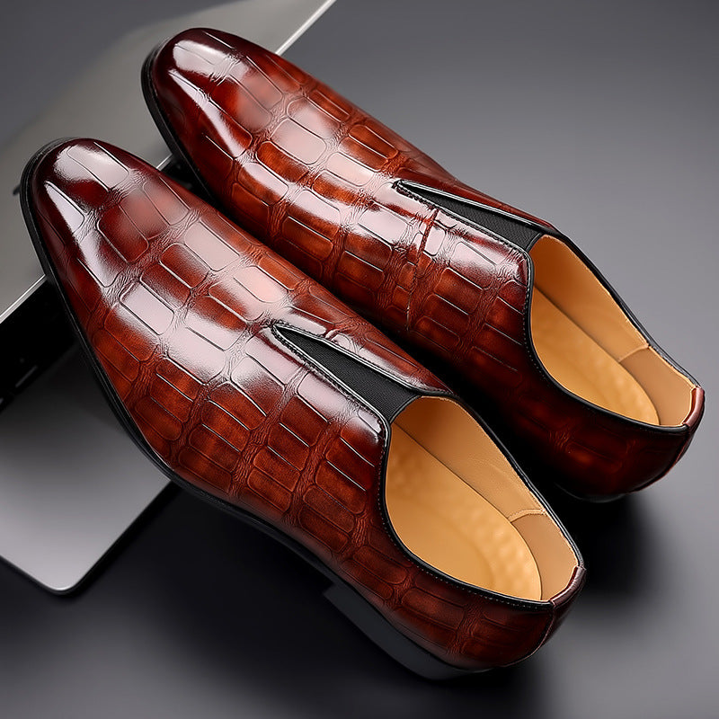 Sapatos sociais masculinos elegantes com padrão de pedra, perfeitos para um look de negócios clássico.