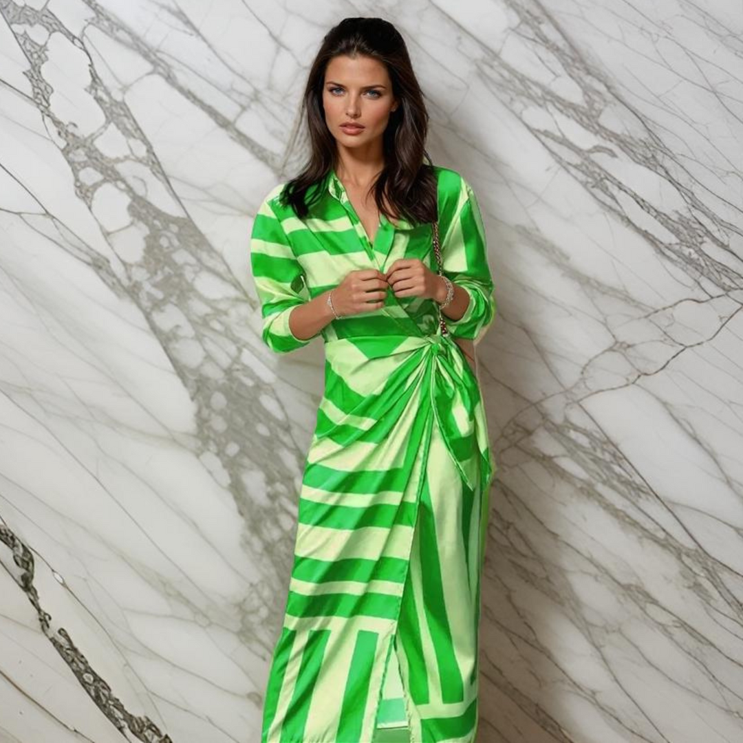 Vestido estampado feminino, modelo envelope, cores vibrantes, um item essencial para moda verão.
