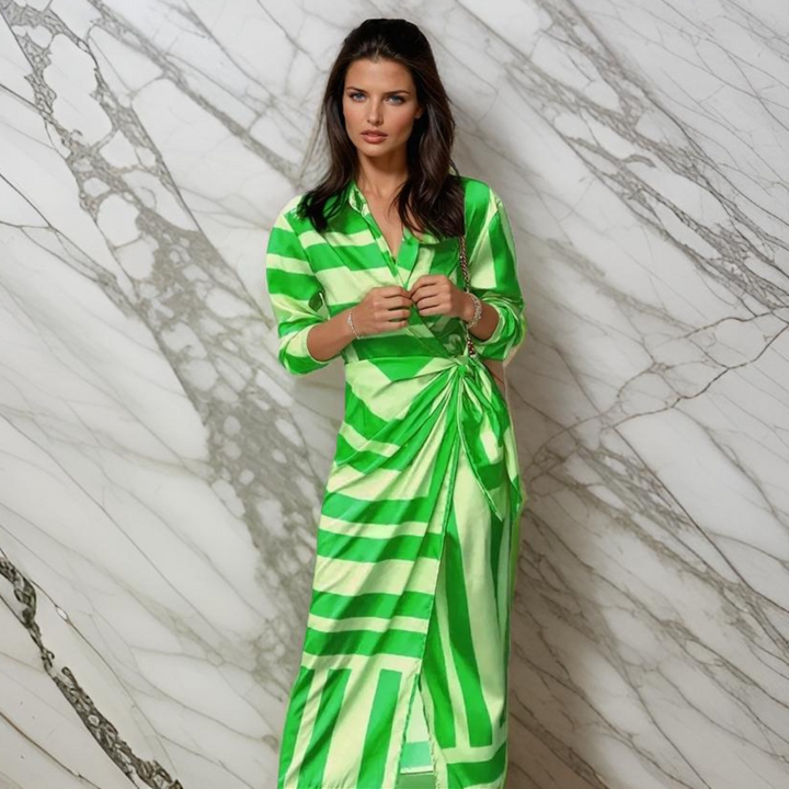 Vestido estampado feminino, modelo envelope, cores vibrantes, um item essencial para moda verão.