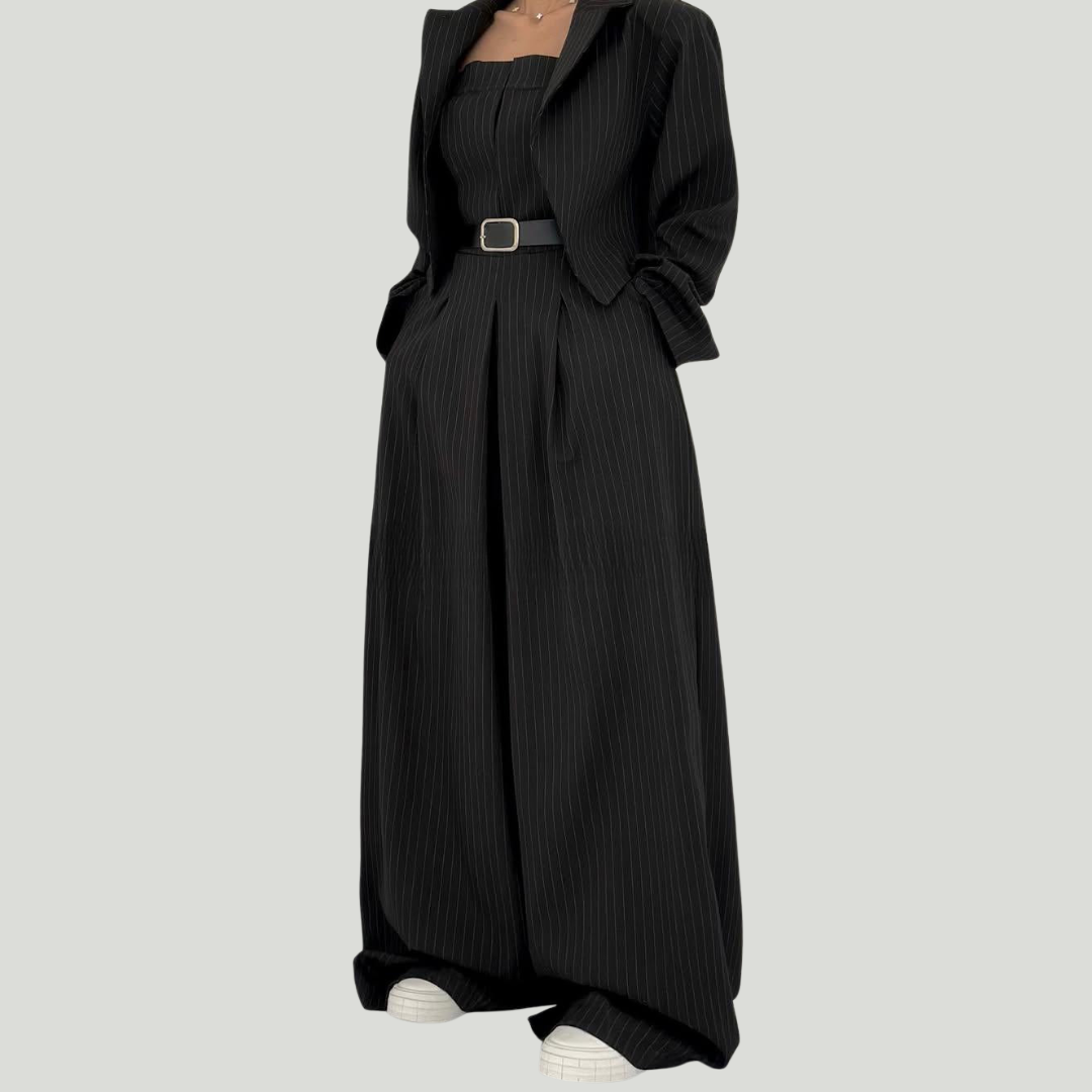 Julia: conjunto feminino com bustier e casaco elegante. Roupa versátil para festa ou trabalho.