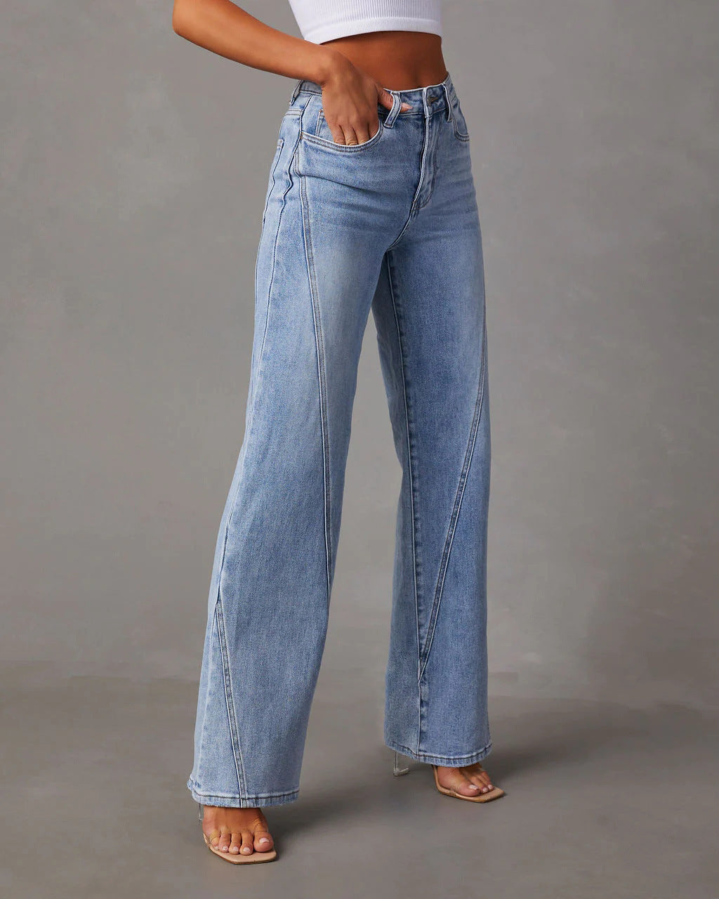 Calças jeans femininas de perna larga azul. Roupa feminina versátil e estilosa, perfeita para compor looks casuais com conforto.