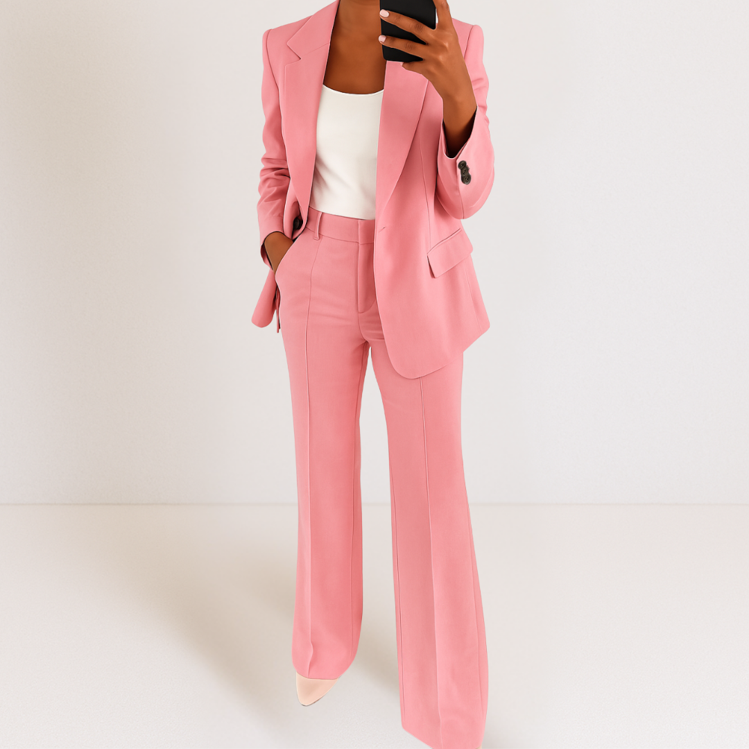 Terno feminino versátil de duas peças, ideal para trabalho ou eventos, unindo elegância e conforto.