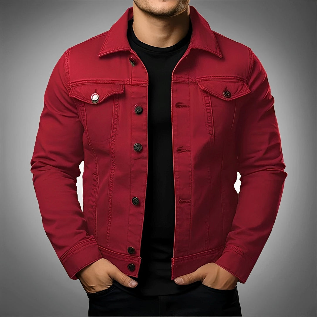 Jaqueta masculina jeans estilosa, com corte moderno e versátil. Perfeita para outwear casual e looks de moda homem.