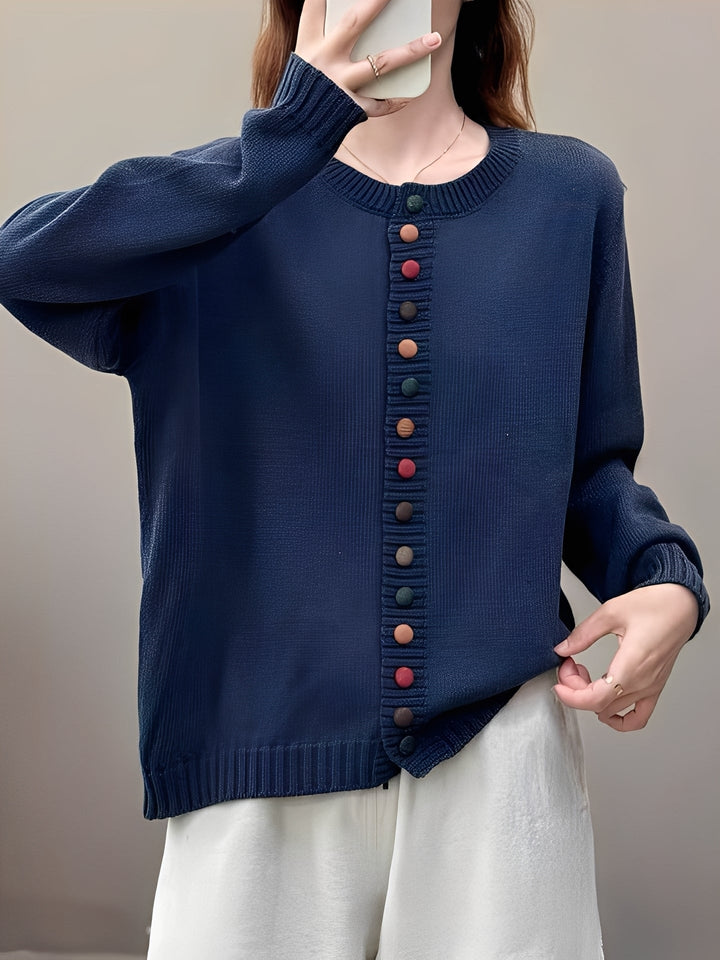 Cardigan feminino elegante, perfeito para um look casual chic. Peça leve e versátil de moda primavera-verão.