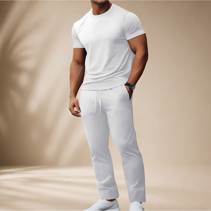 Conjunto masculino de camiseta e calças bege para um estilo casual e elegante. Perfeito para moda masculina de verão.
