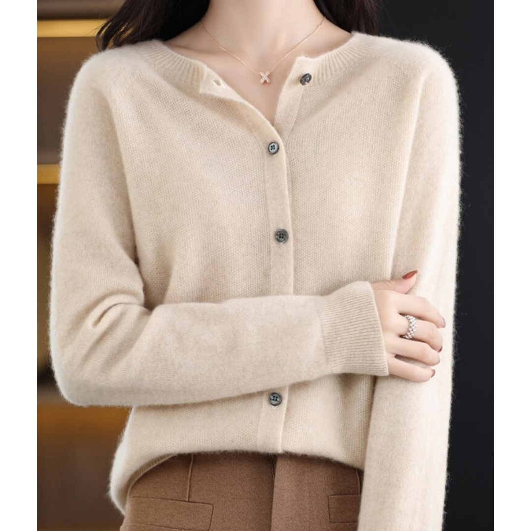 Blusa feminina de malha. Suéter elegante gola redonda, manga comprida, ideal para conforto e estilo no inverno.
