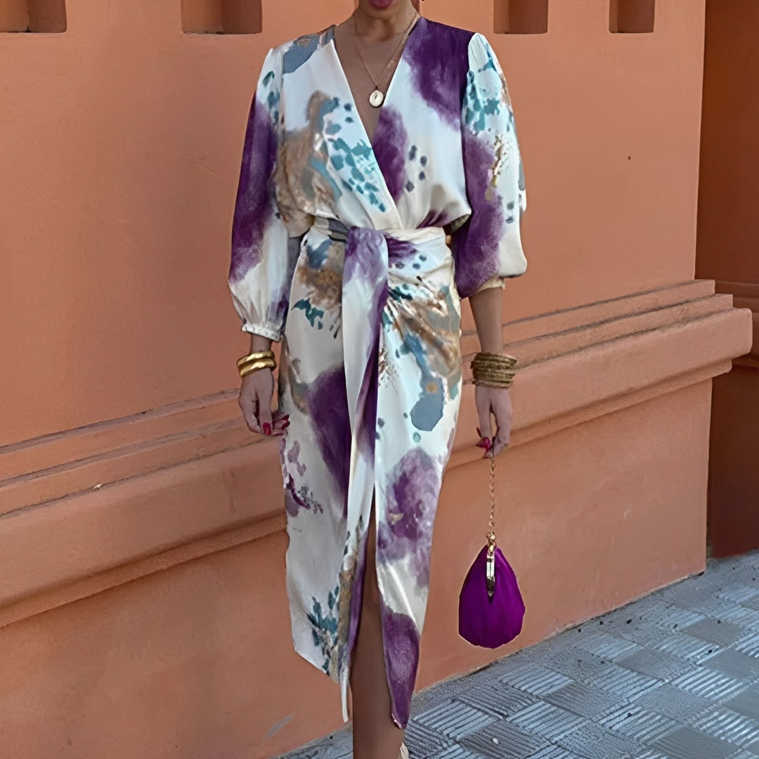 Vestido midi feminino roxo elegante com fenda, ideal para o verão casual. Roupa de moda feminina vibrante.