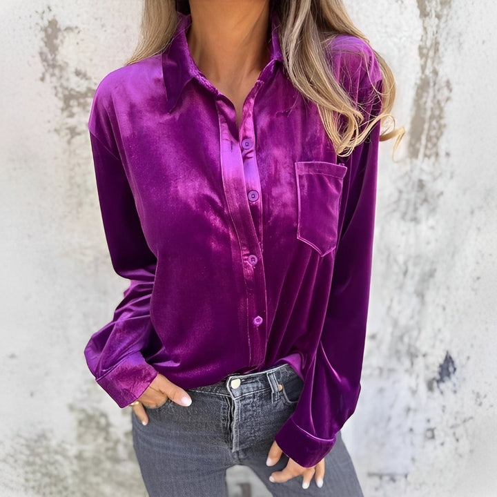 Blusa feminina versátil de botão e manga longa, ideal para moda casual e elegante no dia a dia.