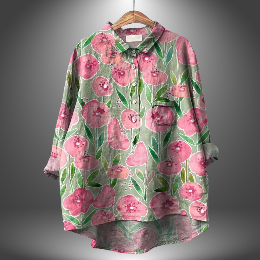 Detalhe da camisa feminina floral artesanal. Padrão vibrante, estilo único para looks de verão e primavera.
