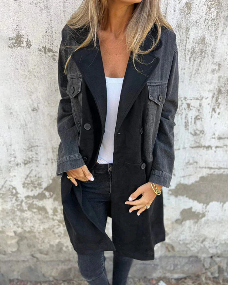 Jaqueta jeans feminina versátil, perfeita para moda outono e primavera. Conforto e estilo casual chic.