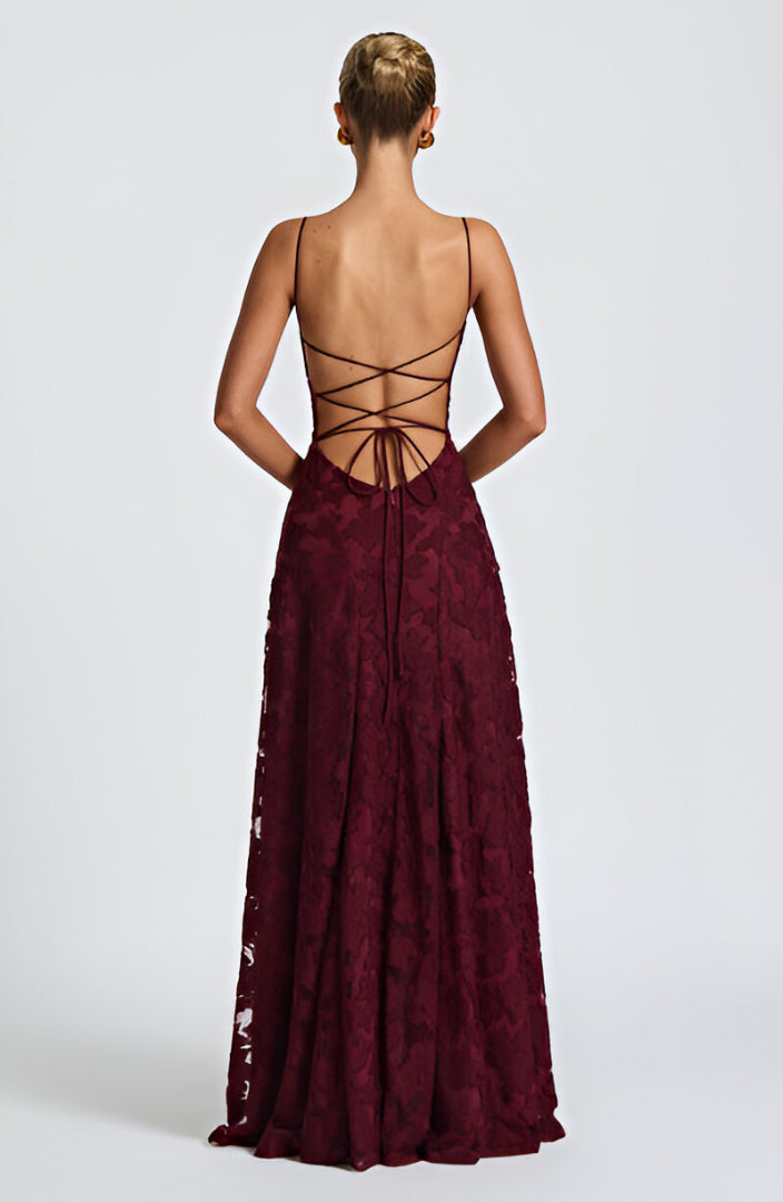 Vestido feminino longo para festas, com corpete de renda. Design elegante e romântico para outono inverno.