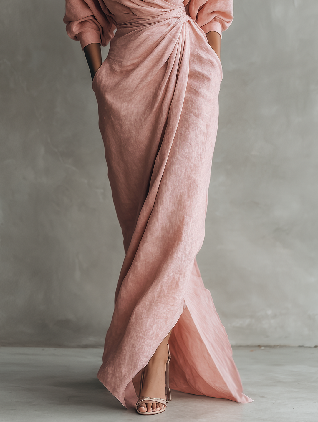 Roupa feminina versátil: vestido maxi minimalista com decote V para conforto, estilo e elegância.