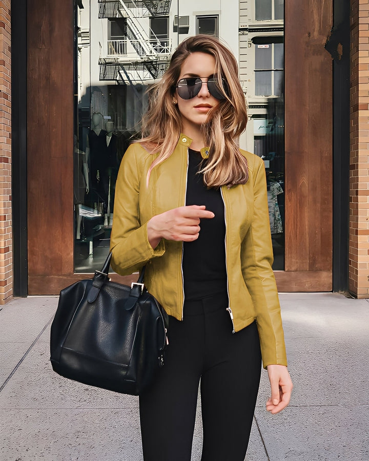 Casaco feminino slim fit versátil, para looks de outono/primavera. Peça chave da moda feminina.