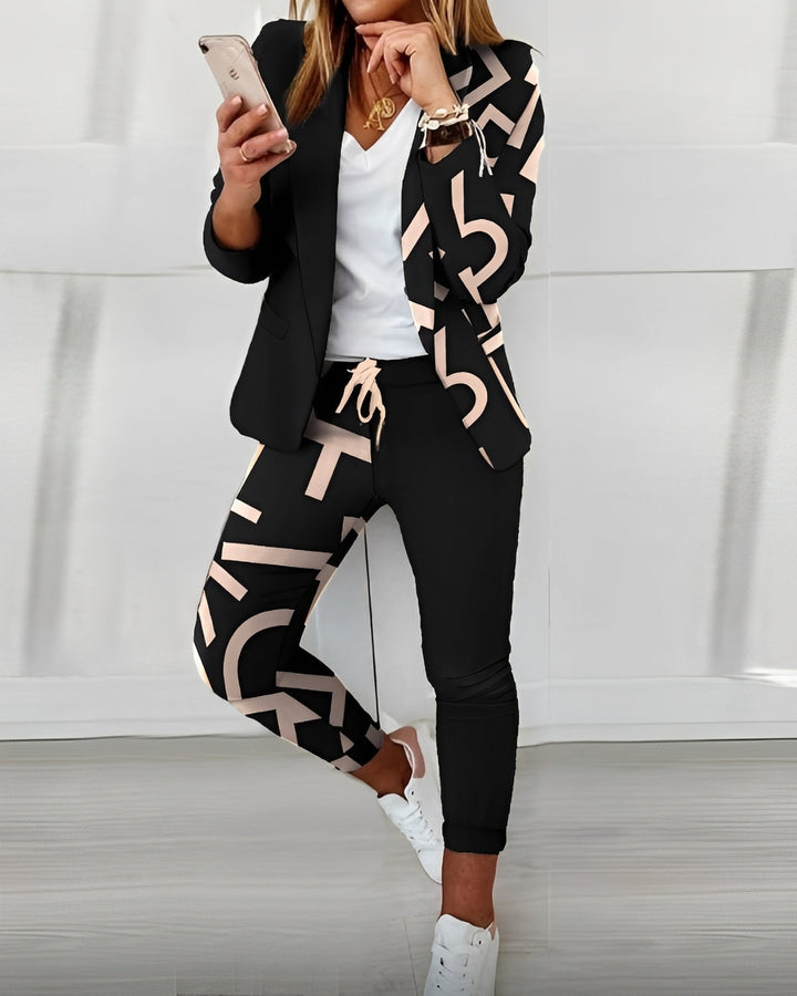 Roupa feminina moderna: conjunto de duas peças com blusa e calça para um visual atual e com conforto.