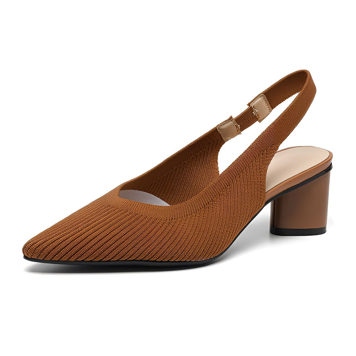 Sandália feminina estilosa com salto, design slingback sofisticado para moda verão.
