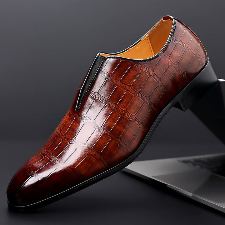 Calçado masculino de conforto, mocassim clássico com padrão de pedra, ideal para uso formal e casual.