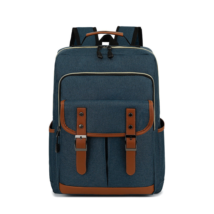 Mochila masculina clássica Charlie, design urbano e atemporal. Perfeita para complementar o look do dia a dia.