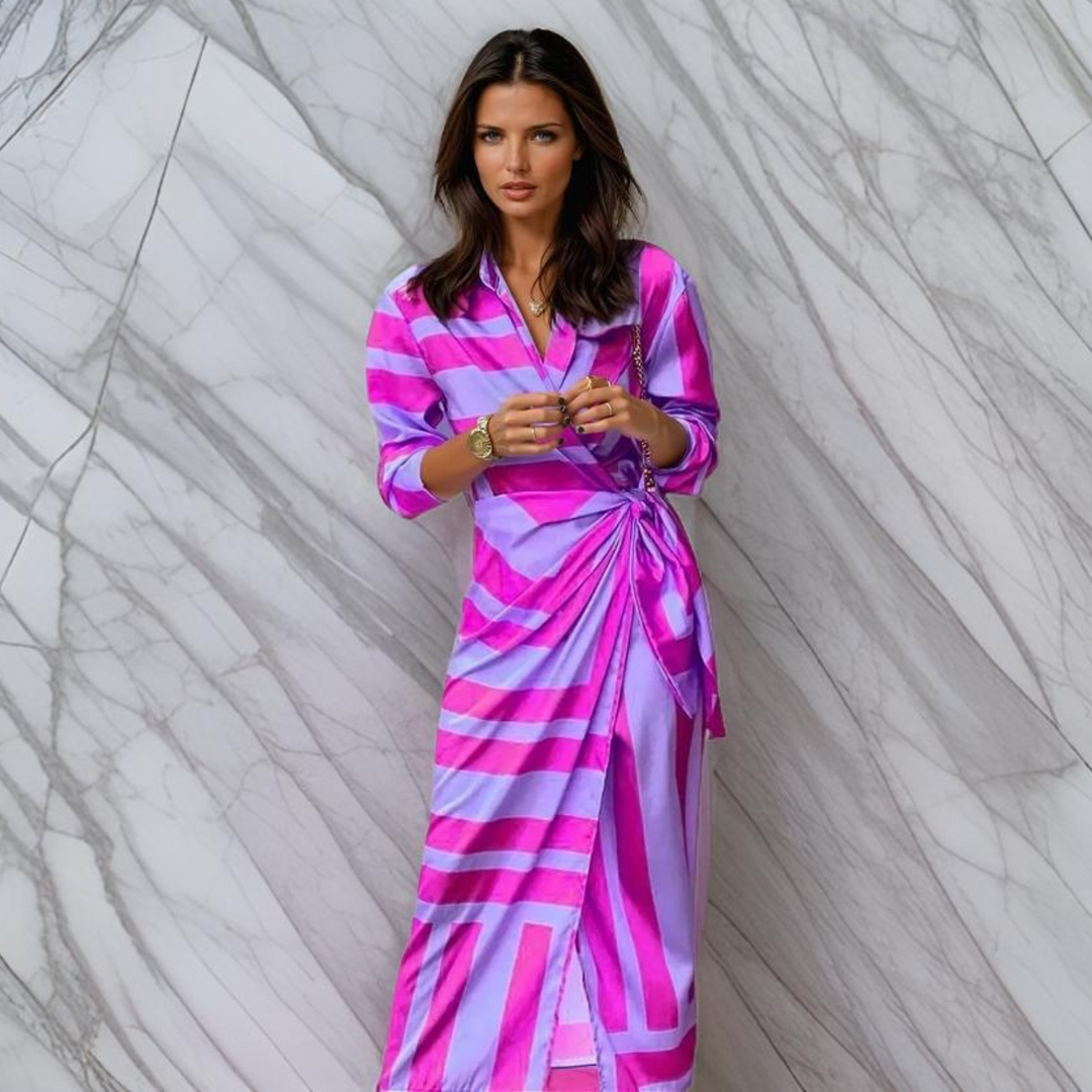 Vestido casual feminino envelope, estampado com cores vibrantes, versátil para diversas ocasiões.