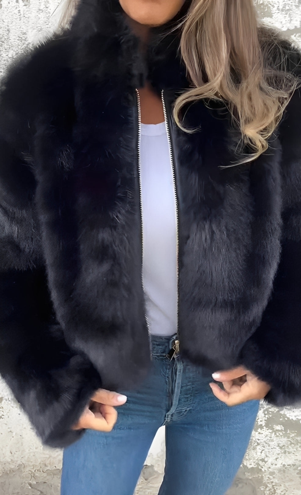 Casaco feminino de inverno elegante, corte moderno e aconchegante para um look casual e quente.