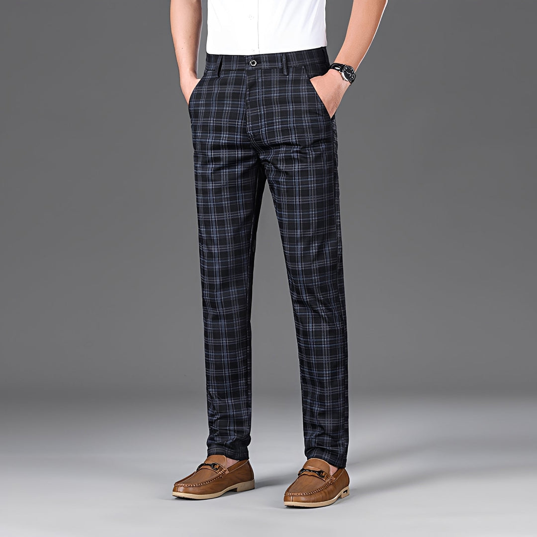 Calça masculina xadrez com padrão clássico, conforto diário e ajuste moderno. Perfeita para um estilo casual e versátil.