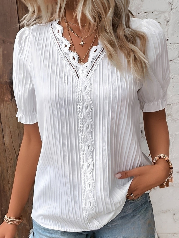 Top feminino com decote V profundo, blusa elegante para um visual sofisticado e moderno.
