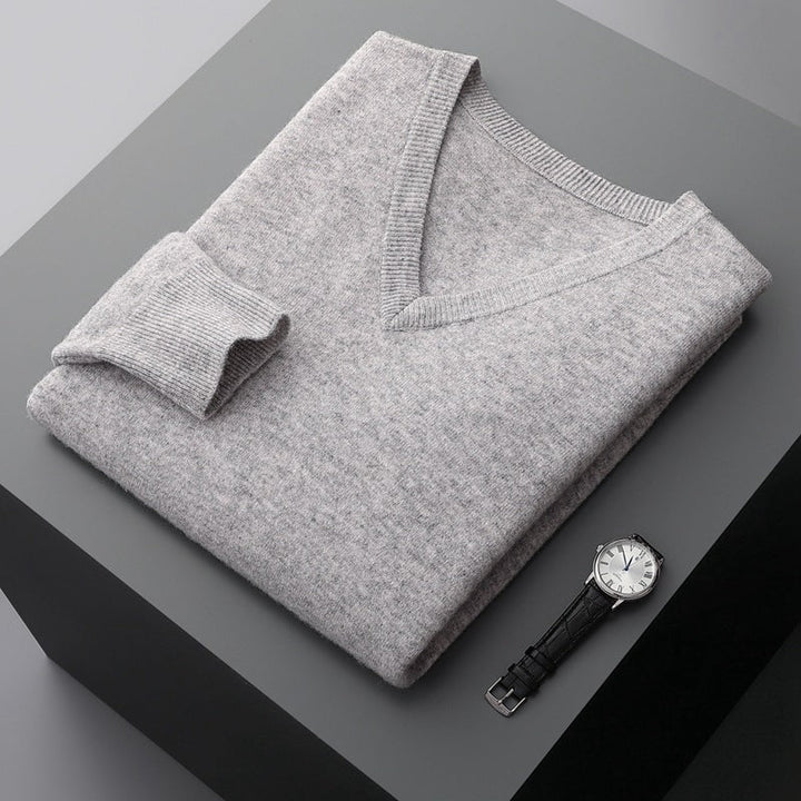 Suéter masculino clássico, peça essencial para um estilo elegante e confortável no dia a dia. Moda outono-inverno.
