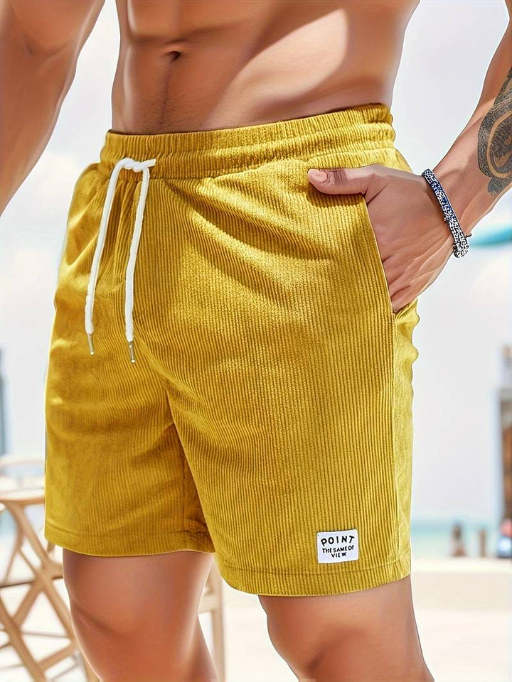 Roupa masculina de verão: shorts de praia ativos, confortáveis e com estilo casual para o dia a dia.