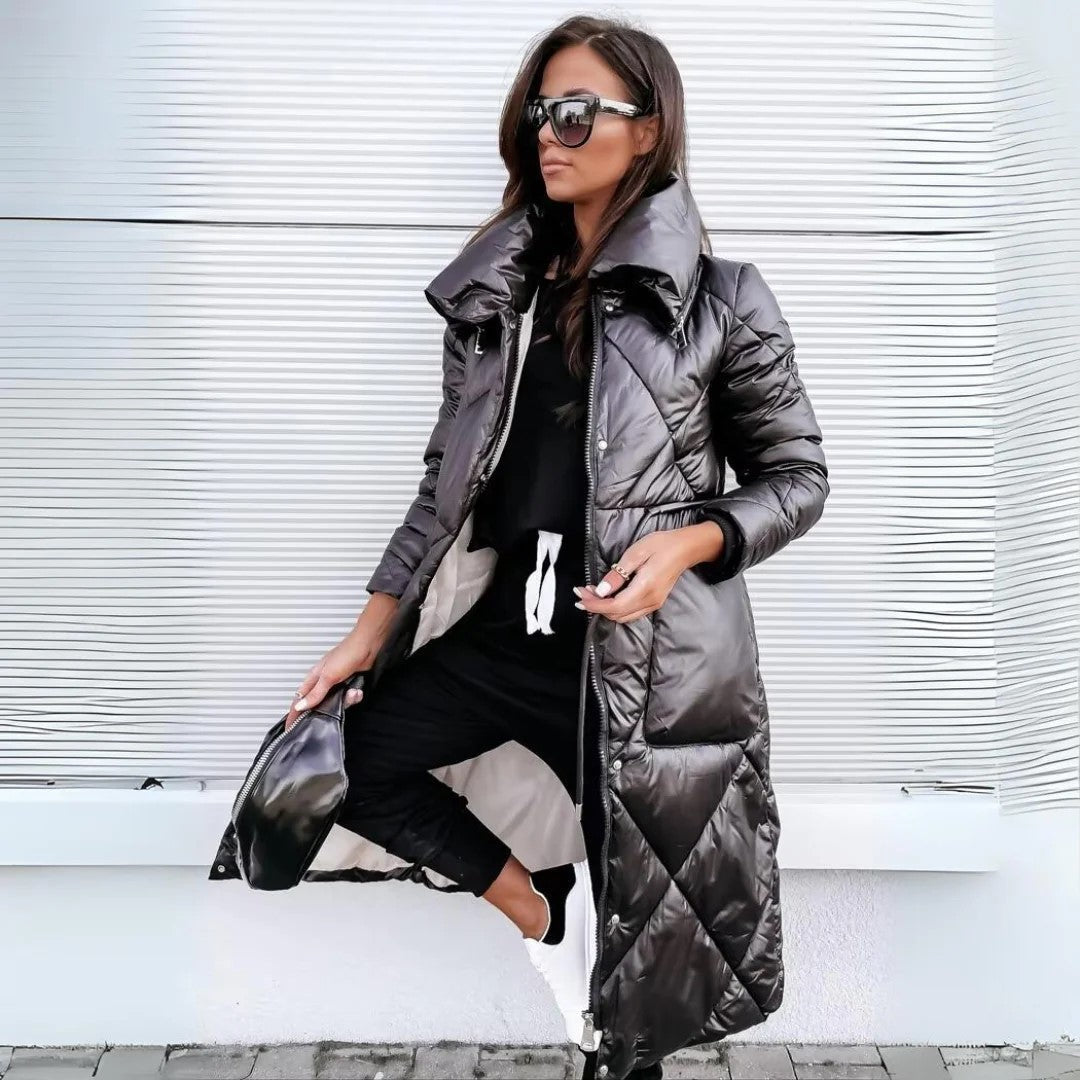 Parka feminina comprida elegante para inverno, oferece proteção frio e conforto. Ideal para moda feminina.