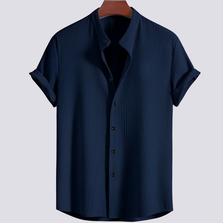 Top masculino canelado com estilo folgado, ideal para o verão. Camisa casual e moderna para um visual de tendência.