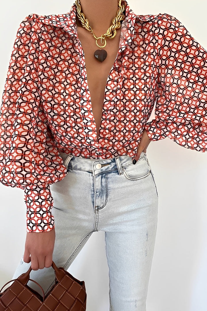 Roupa feminina: Blusa elegante com mangas bufantes, perfeita para um look casual chic e confortável.