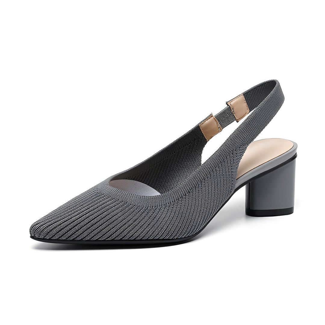 Elegantes sandálias femininas de salto slingback, perfeitas para um look sofisticado diário.