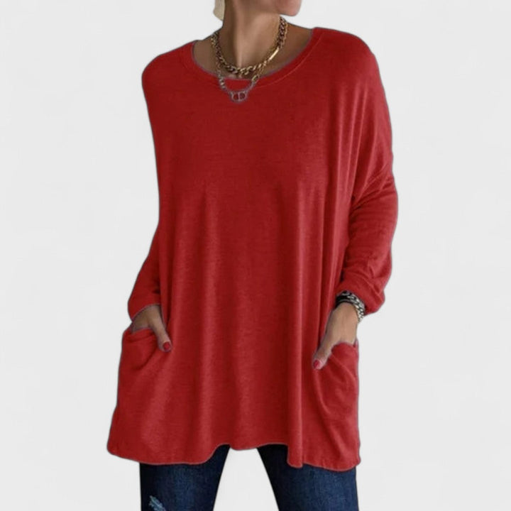 Blusão feminino Moira de manga longa, perfeita para adicionar conforto e estilo ao seu guarda-roupa.