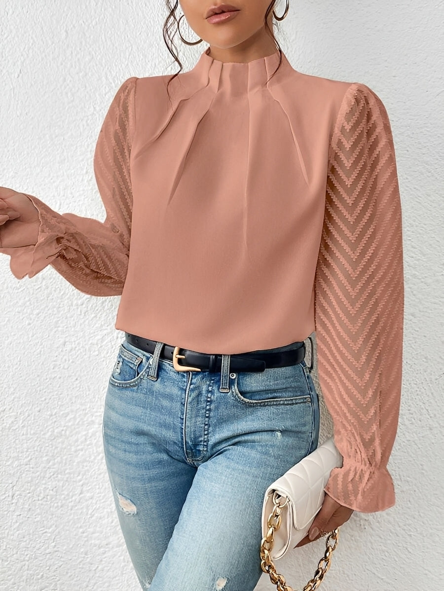 Top feminino de manga longa, blusa versátil para looks casuais e elegantes. Peça chave da moda feminina.