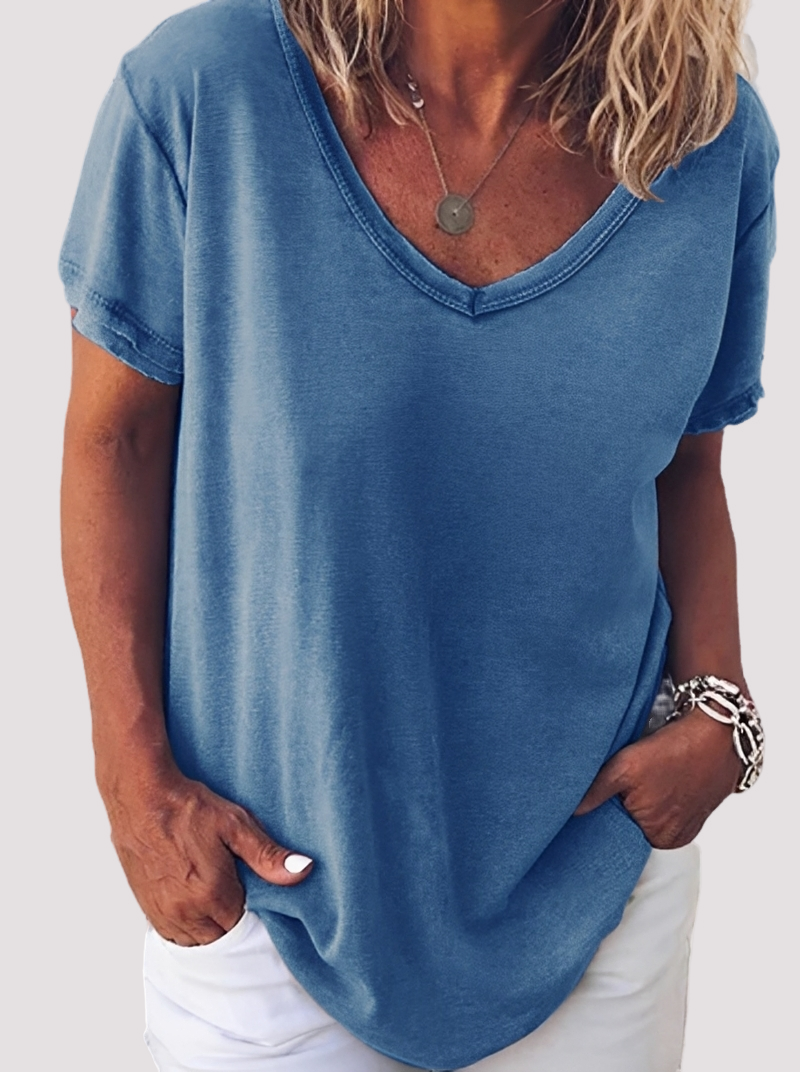 Top feminino básico e solto. Blusa casual de verão com conforto para o dia a dia.