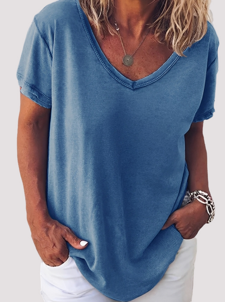 Top feminino básico e solto. Blusa casual de verão com conforto para o dia a dia.