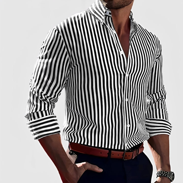 Camisa masculina listrada de manga longa em cores variadas, perfeita para compor looks casuais versáteis.