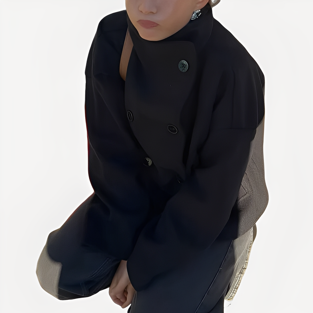 Casaco feminino de outono com botões. Estilo slim fit e sofisticado, ideal para looks modernos.