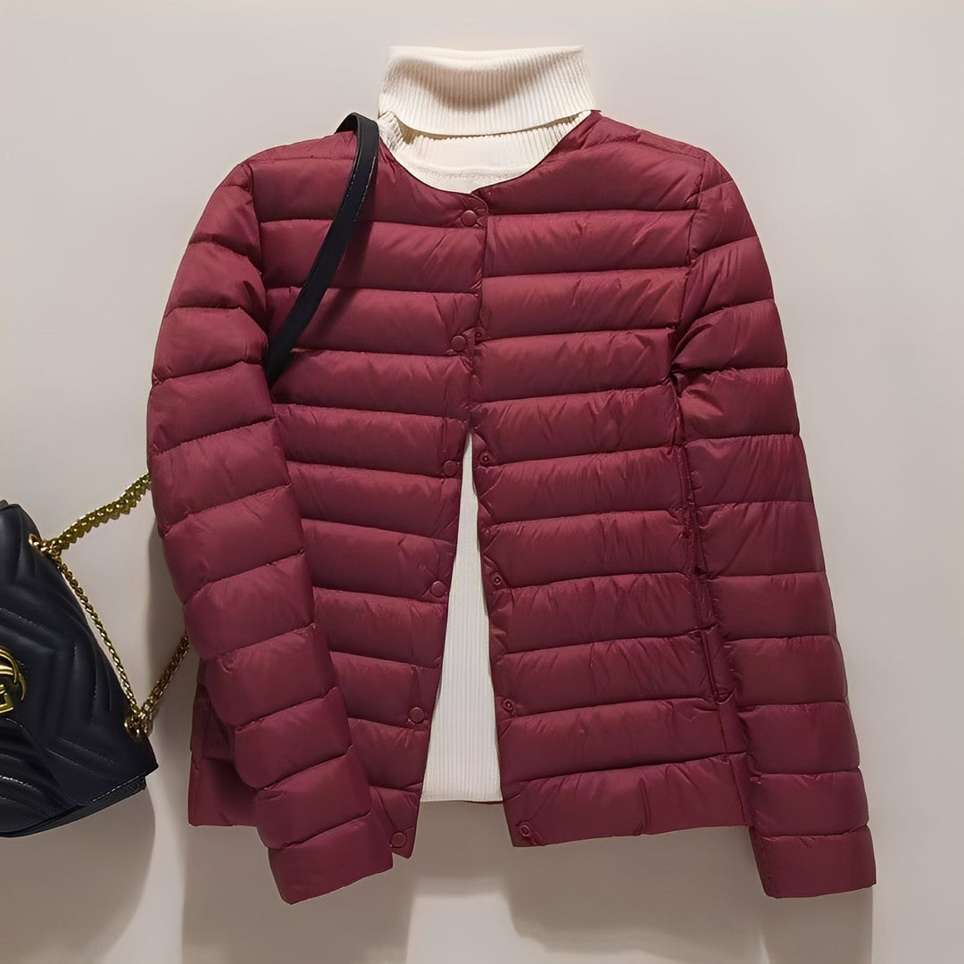 Jaqueta feminina casual, peça essencial para o outono/inverno, oferecendo conforto e estilo em um só item.