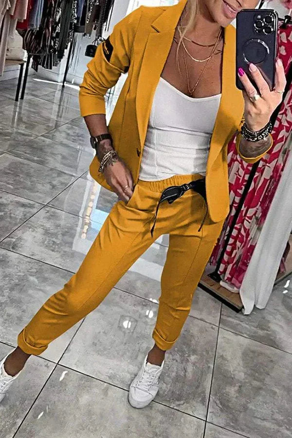 Conjunto feminino atemporal: jaqueta aberta e calça jogger, perfeito para todas as estações com conforto.