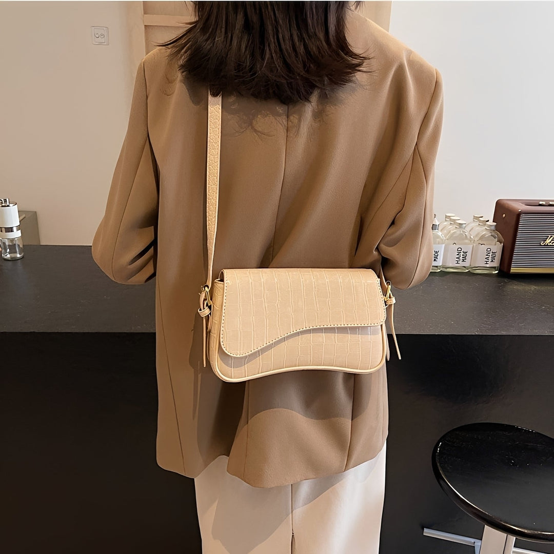 Acessório feminino: bolsa de ombro elegante para mulher, com acabamento premium e versátil.