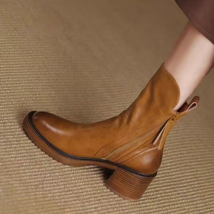 Botas femininas Rosie elegantes com fecho conveniente. Calçado versátil de outono/inverno, combinando estilo e conforto.